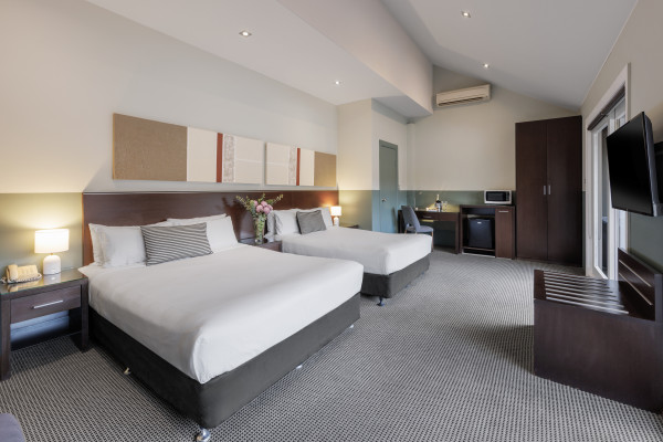 Vulcan Hotel room